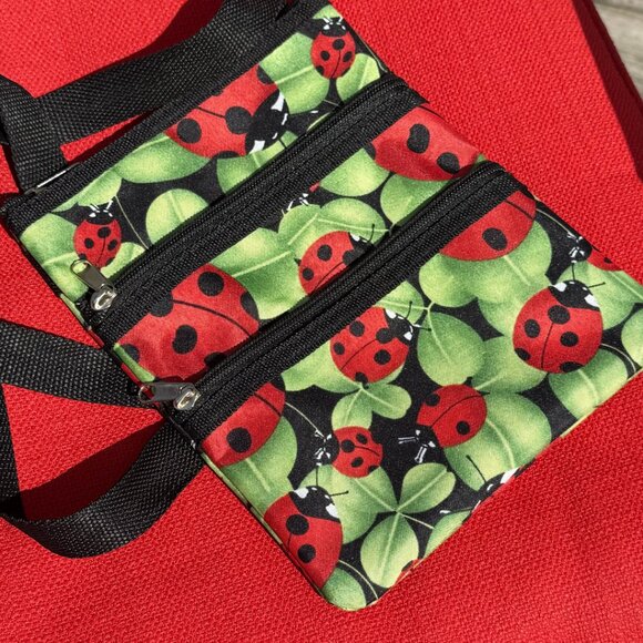 Ladybug Purse – Crossbody 3-Zip Design – New Without Tags - Picture 3 of 9